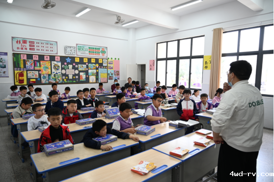 徐州市青少年科技模型大赛圆满收官(1)350.png 徐州市青少年科技模型大赛圆满收官(1)350.png