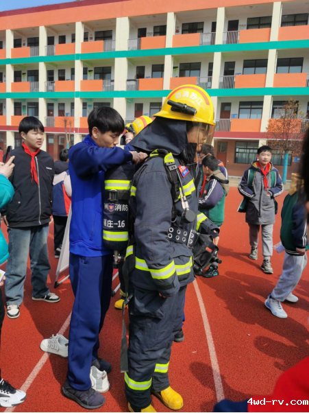 邳州市科协科普宣传走进赵墩镇中心小学 (1)158.png 邳州市科协科普宣传走进赵墩镇中心小学 (1)158.png