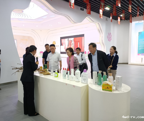 市科技专家团赴菏泽市开展科技智库联盟建设暨淮海科技奖获奖成果跟踪调研196.png 市科技专家团赴菏泽市开展科技智库联盟建设暨淮海科技奖获奖成果跟踪调研196.png