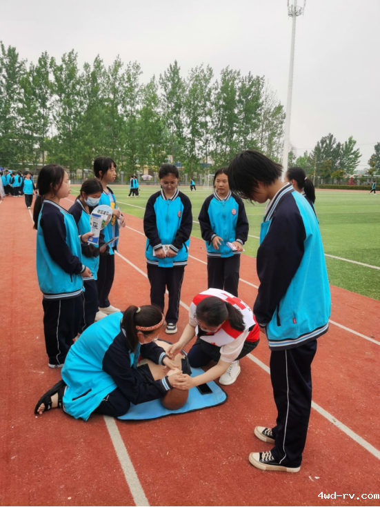 邳州市科协“科普科创+行动”活动走进第八站——王杰中学352.png 邳州市科协“科普科创+行动”活动走进第八站——王杰中学352.png