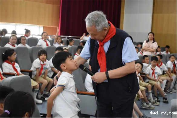 科普进校园,点燃科学梦——中科院老科学家走进徐州市中小学校开展科普巡讲559.png 科普进校园,点燃科学梦——中科院老科学家走进徐州市中小学校开展科普巡讲559.png