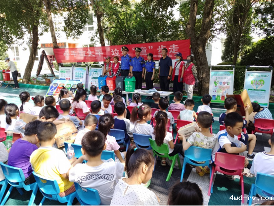 泉山区科普日系列活动:开展“小手拉大手、垃圾‘童’步走”垃圾分类科普宣传活动43.png 泉山区科普日系列活动:开展“小手拉大手、垃圾‘童’步走”垃圾分类科普宣传活动43.png