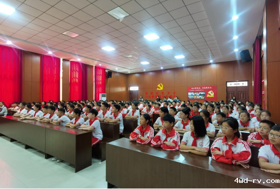 中科院老科学家科普巡讲走进邳州市学校592.png 中科院老科学家科普巡讲走进邳州市学校592.png