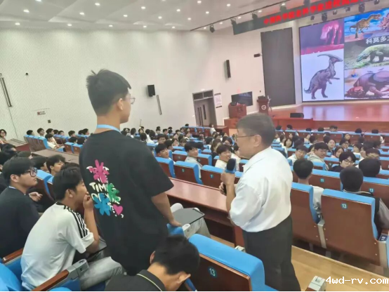 中国科学院老科学家进校园巡讲活动收官1093.png 中国科学院老科学家进校园巡讲活动收官1093.png