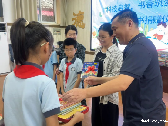 “科技启智,书香筑梦”——全国科普月泉山区科协举办科普图书进校园活动(1) (1)37.png “科技启智,书香筑梦”——全国科普月泉山区科协举办科普图书进校园活动(1) (1)37.png