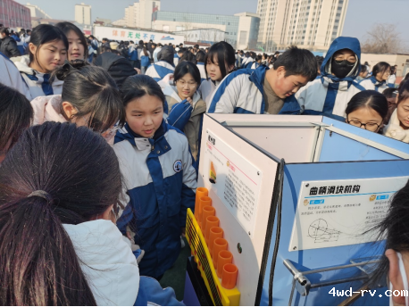 睢宁县科协“科普进基层 科技伴成长”活动走进魏集中学283.png